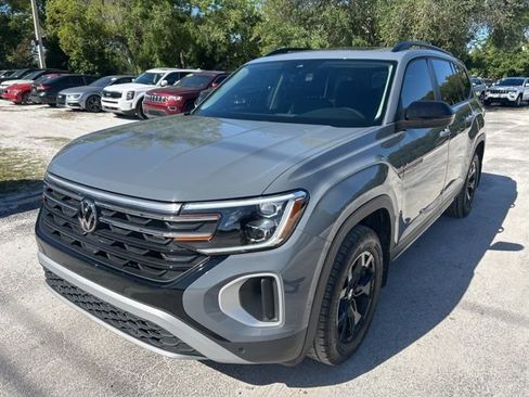 Used 2024 Volkswagen Atlas Peak Edition SE image 2