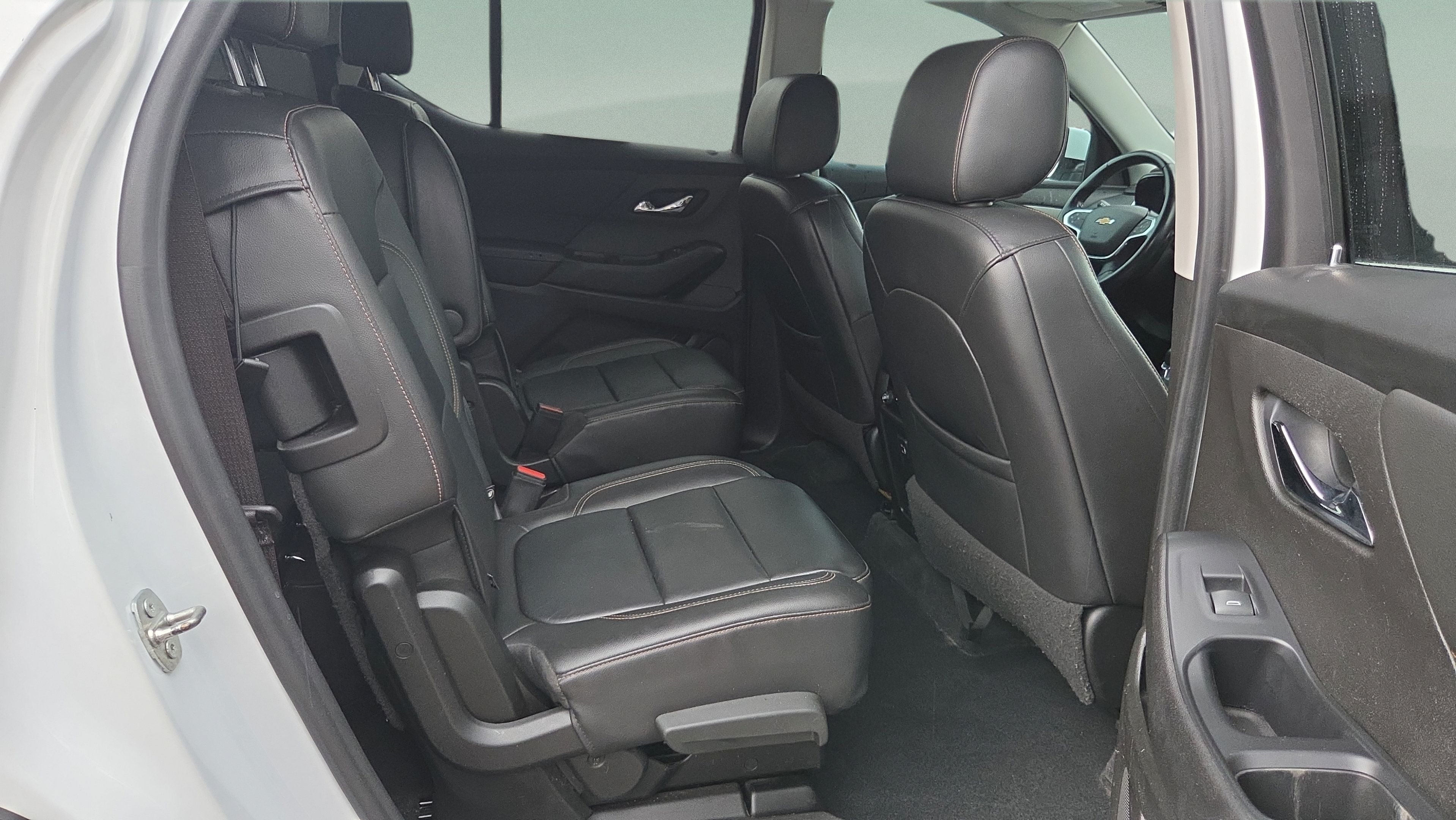 Used 2021 Chevrolet Traverse LT FWD image 21