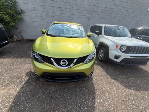 Used 2017 Nissan Rogue Sport SL FWD image 2