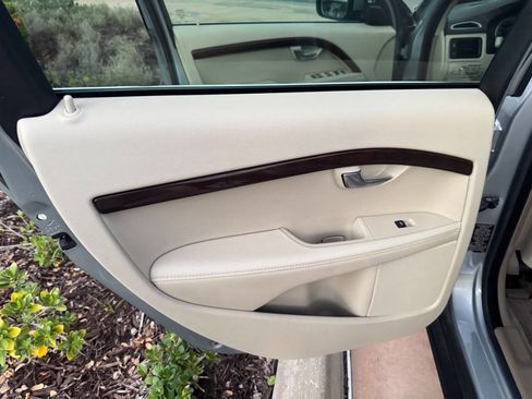 Used 2013 Volvo XC70 3.2 image 28