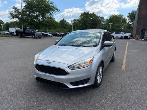 Used 2018 Ford Focus SE FWD image 4