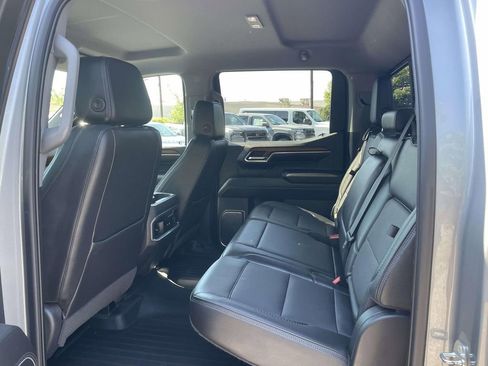 Used 2023 GMC Sierra 1500 Denali w/ Technology Package AWD/4WD image 3