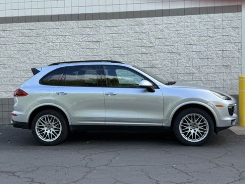 Used 2018 Porsche Cayenne Platinum Edition w/ Premium Package Plus AWD/4WD image 17