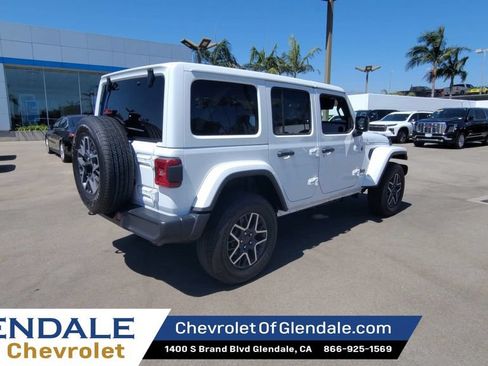 Used 2025 Jeep Wrangler Unlimited Sahara AWD/4WD image 8