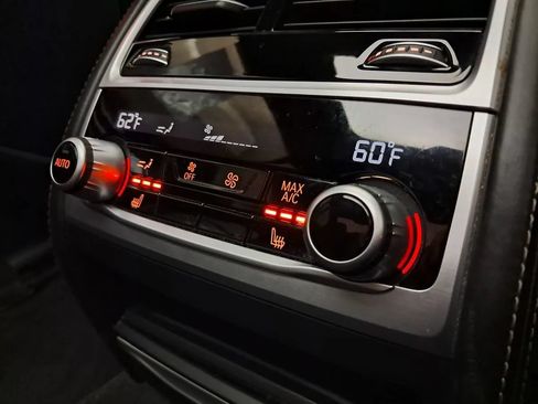 Used 2019 BMW 750i xDrive w/ M Sport Package AWD/4WD image 39