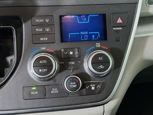 Used 2016 Toyota Sienna LE FWD image 23