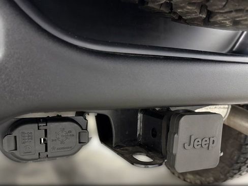 Used 2024 Jeep Wrangler Unlimited Rubicon AWD/4WD image 10