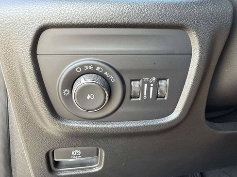Used 2025 Jeep Grand Cherokee Limited w/ Luxury Tech Group II AWD/4WD image 32