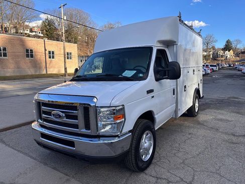 Used 2016 Ford E-350 and Econoline 350 Super Duty image 3