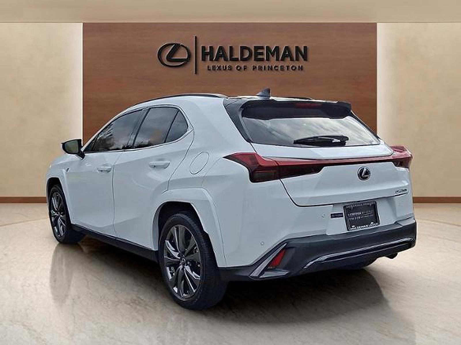 Certified 2023 Lexus UX 250h F Sport FWD image 4
