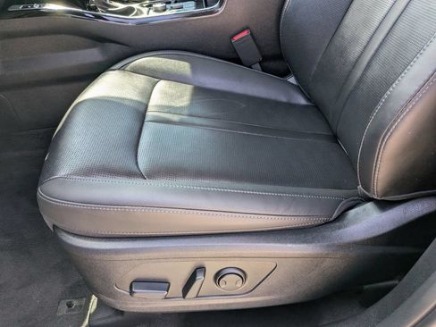 Certified 2025 Kia Sorento SX FWD image 21