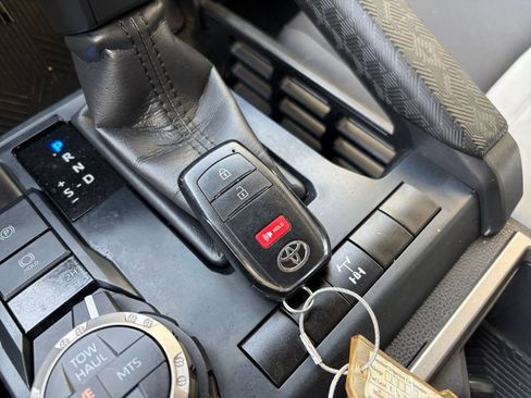 Used 2025 Toyota Tacoma TRD Off-Road AWD/4WD image 21