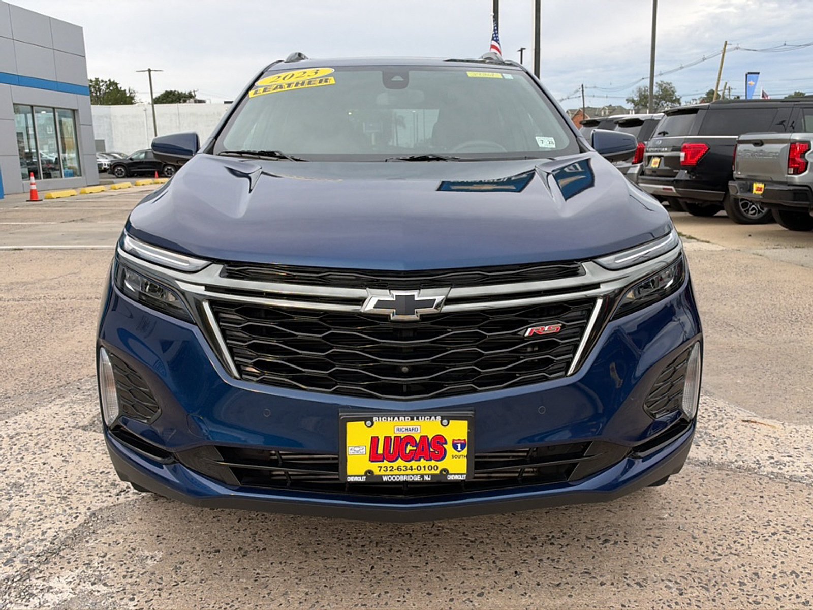 Used 2023 Chevrolet Equinox RS w/ RS Leather Package AWD/4WD image 3