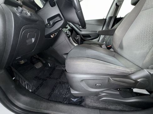 Used 2020 Chevrolet Trax LS FWD image 14