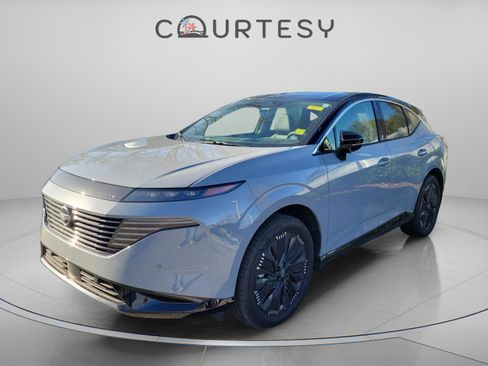 Used 2025 Nissan Murano Platinum w/ Cargo Package image 2