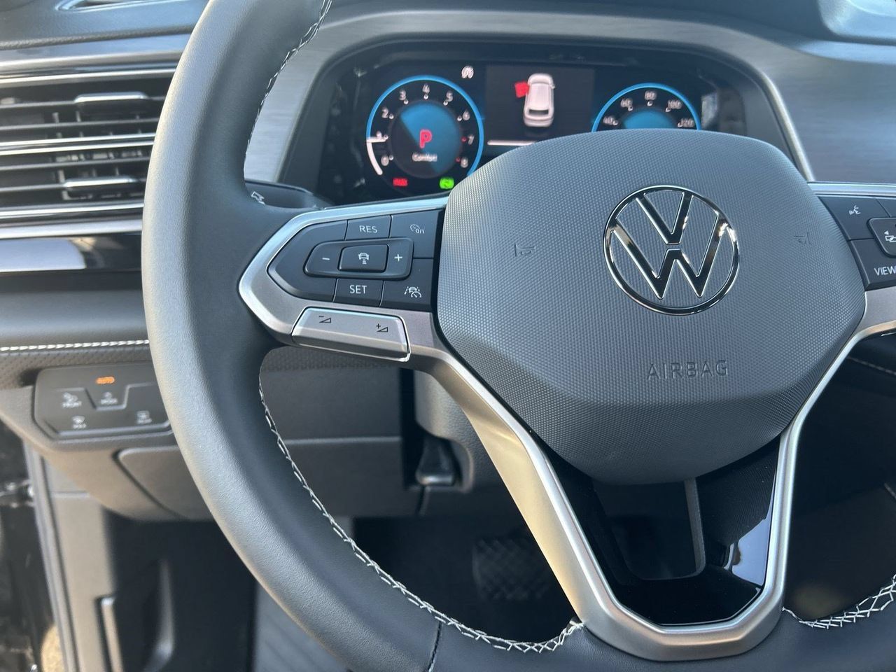 New 2026 Volkswagen Atlas Cross Sport SE FWD image 19