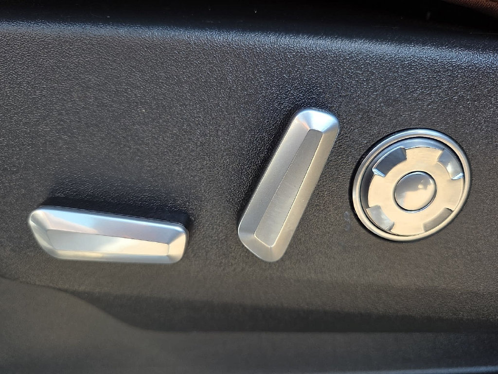Used 2025 Lincoln Navigator Reserve AWD/4WD image 14