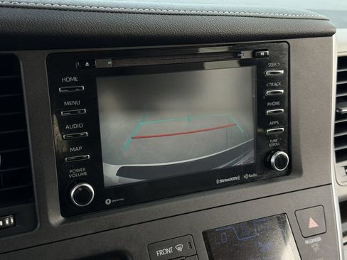 Used 2019 Toyota Sienna XLE w/ XLE Navigation Package FWD image 18