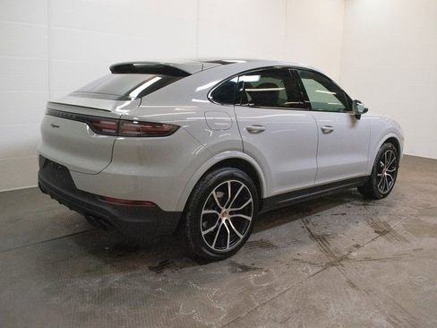 Certified 2023 Porsche Cayenne Platinum Edition image 10