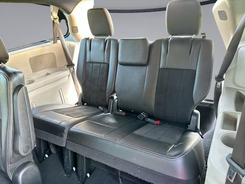 Used 2019 Dodge Grand Caravan SXT FWD image 27