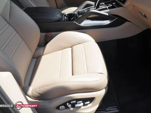 Used 2019 Porsche Cayenne Turbo w/ Premium Plus Package AWD/4WD image 32