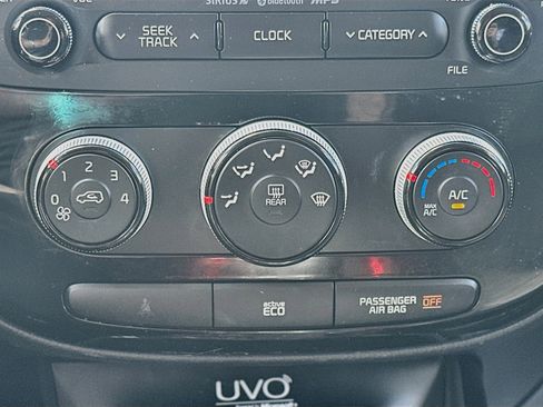 Used 2016 Kia Soul ! FWD image 22