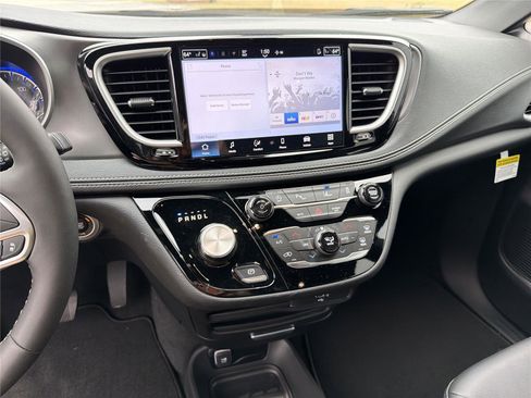 New 2026 Chrysler Pacifica Select FWD image 27