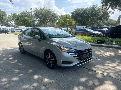Used 2025 Nissan Versa SV FWD image 4