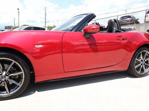 Used 2017 MAZDA MX-5 Miata Grand Touring RWD image 45