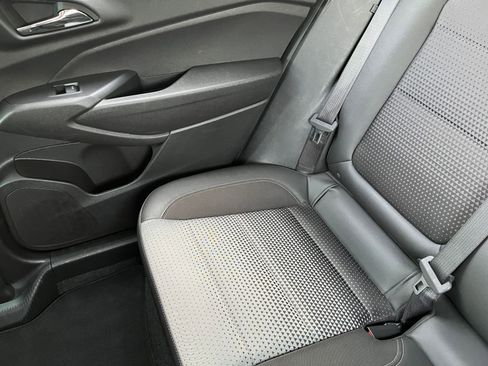 Used 2025 Chevrolet Trax LT image 37