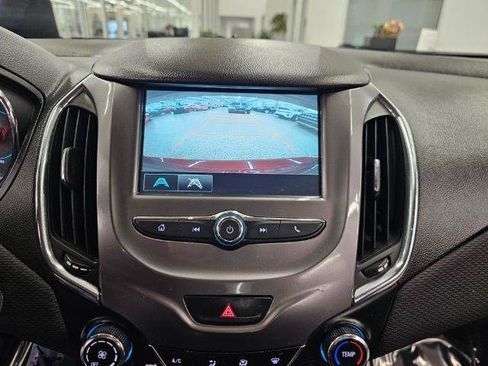 Used 2018 Chevrolet Cruze LT w/ Convenience Package FWD image 20
