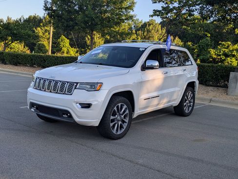 Used 2017 Jeep Grand Cherokee Overland AWD/4WD image 8
