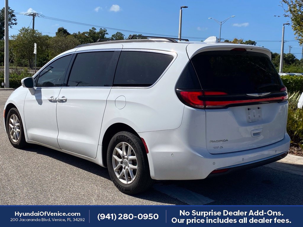 Used 2022 Chrysler Pacifica Touring-L w/ Uconnect Theater Family Group FWD image 11