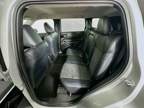 Used 2024 Mitsubishi Outlander SE Black Edition image 27