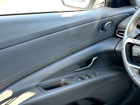 Used 2025 Hyundai Elantra Sport FWD image 27