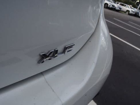 Used 2021 Toyota Highlander XLE FWD image 14