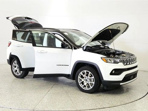 Used 2025 Jeep Compass Limited AWD/4WD image 9