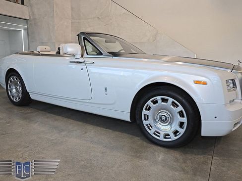 Used 2017 Rolls-Royce Phantom Drophead Coupe image 1