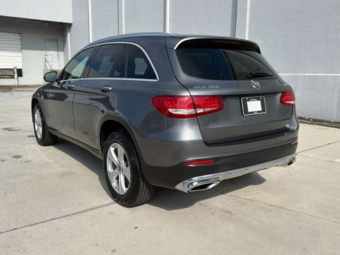 Used 2018 Mercedes-Benz GLC 300 4MATIC image 3