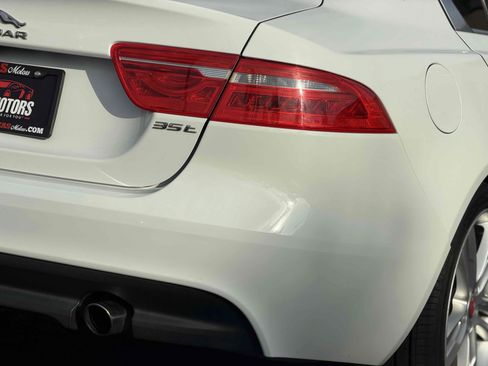 Used 2017 Jaguar XE Prestige RWD image 10