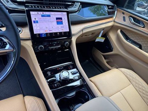 New 2025 Jeep Grand Cherokee Summit AWD/4WD image 7