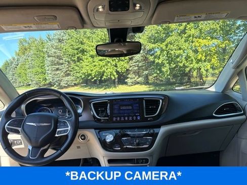 Used 2017 Chrysler Pacifica Touring-L Plus FWD image 7
