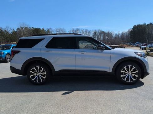 New 2026 Ford Explorer ST-Line image 3