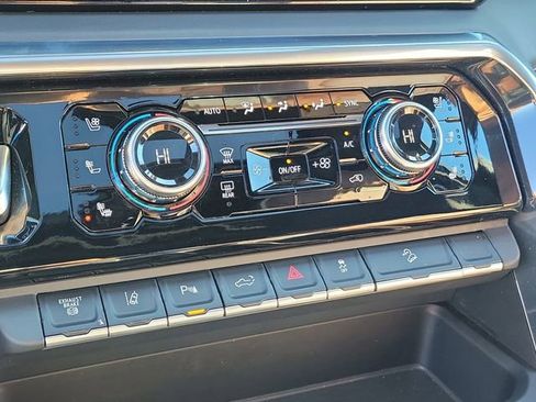 Certified 2024 GMC Sierra 2500 Denali Ultimate image 35