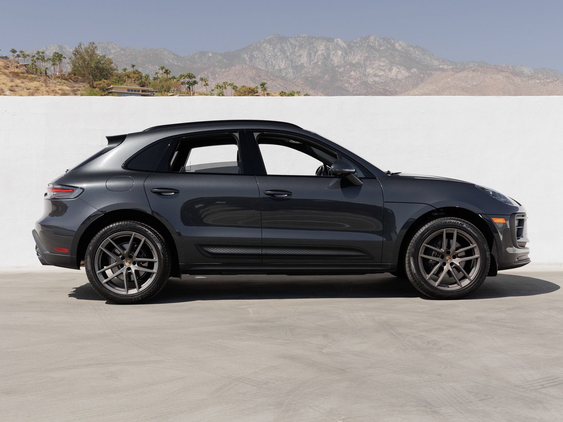 Certified 2026 Porsche Macan AWD/4WD image 8
