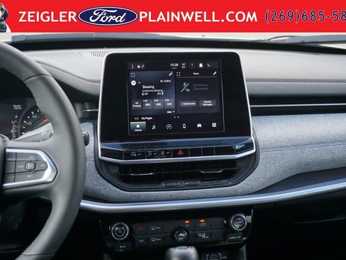 Used 2025 Jeep Compass Latitude AWD/4WD image 14