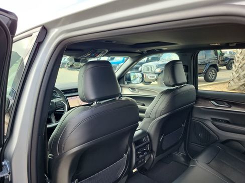 New 2026 Jeep Grand Cherokee Altitude AWD/4WD image 20