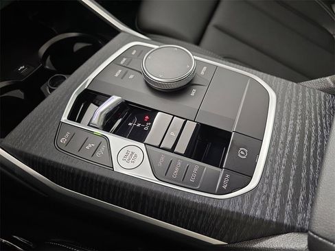 Used 2025 BMW 330i xDrive Sedan w/ Premium Package image 28