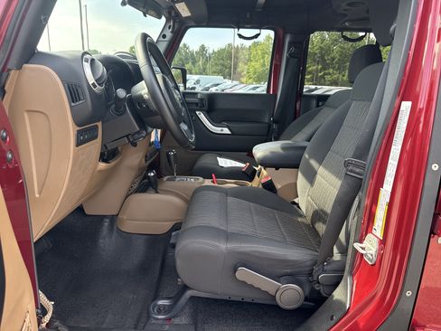 Used 2012 Jeep Wrangler Unlimited Rubicon AWD/4WD image 10