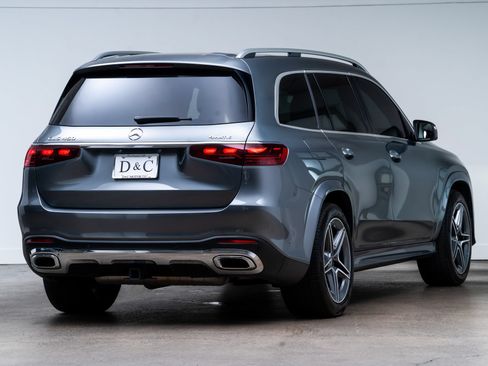 Used 2024 Mercedes-Benz GLS 450 4MATIC image 7